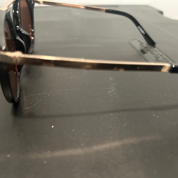 Black Round Sunglasses with Gold Bridge main image 5